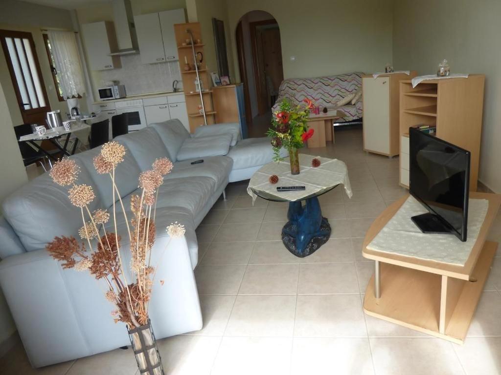 Anesis Apartments Agia Marina  Екстер'єр фото